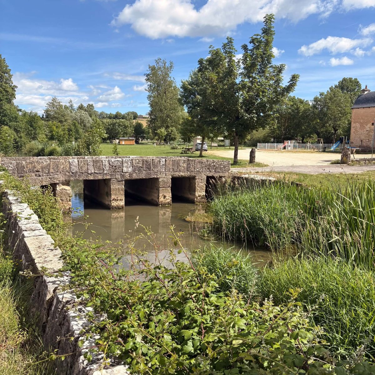 Le vieux pont de pierre de Coussergues